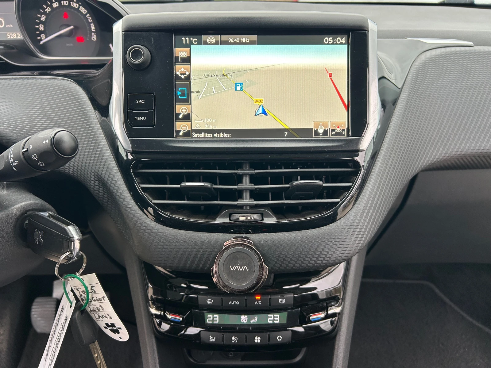 Peugeot 2008 1.6 eHDI, снимка 14 - Автомобили и джипове - 53942649