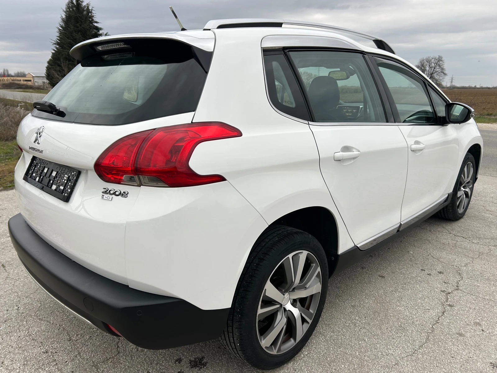 Peugeot 2008 1.6 eHDI, снимка 7 - Автомобили и джипове - 53942649