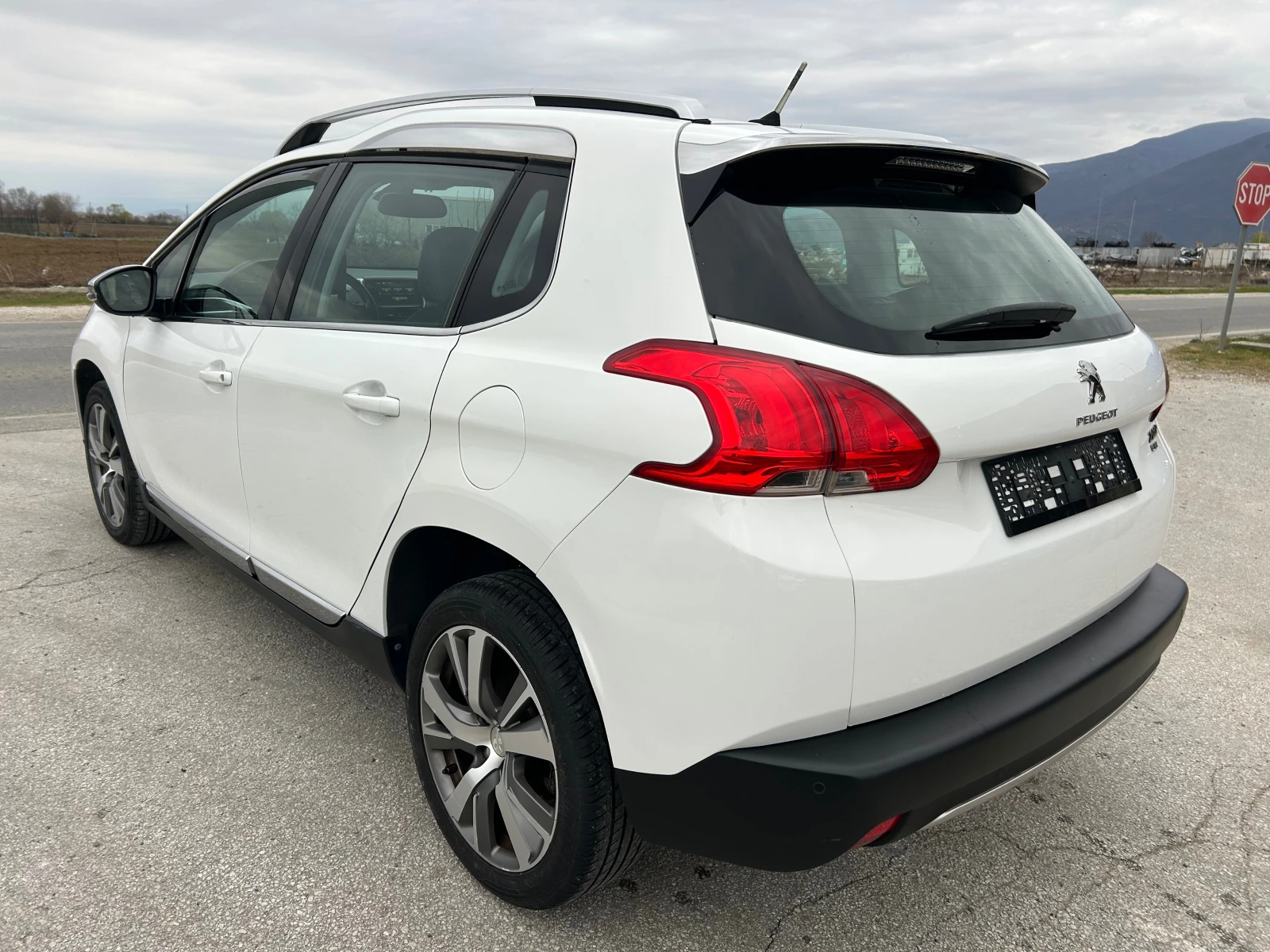 Peugeot 2008 1.6 eHDI, снимка 6 - Автомобили и джипове - 53942649