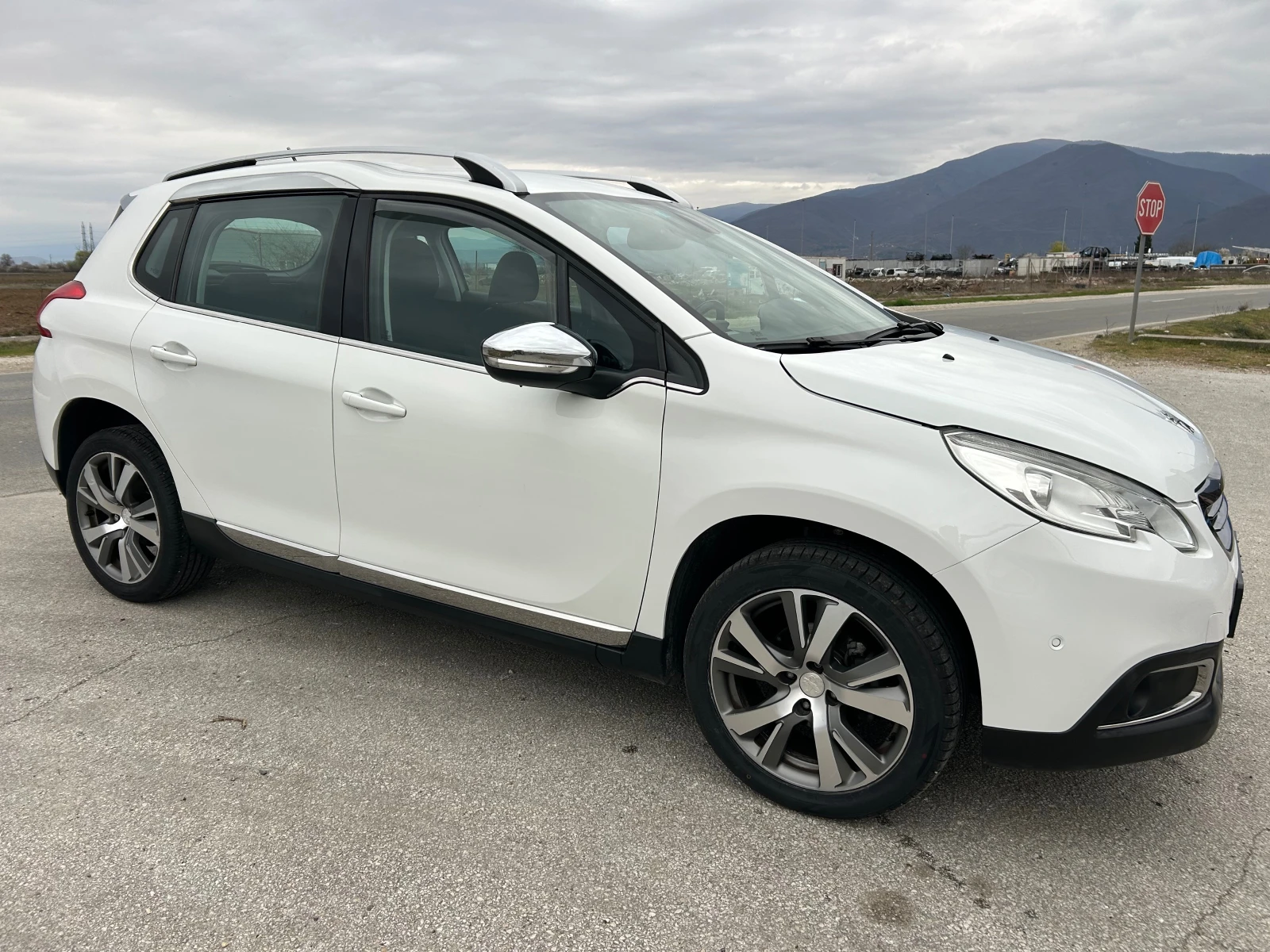 Peugeot 2008 1.6 eHDI, снимка 4 - Автомобили и джипове - 53942649