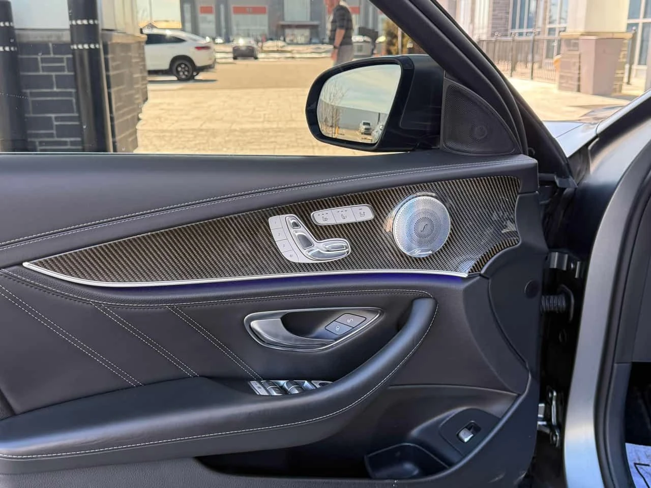 Mercedes-Benz E 63 AMG 4MATIC+ * МАСАЖИ* ДИСТРОНИК* 360 КАМЕРА* ОБДУХВАНЕ, снимка 13 - Автомобили и джипове - 53982952