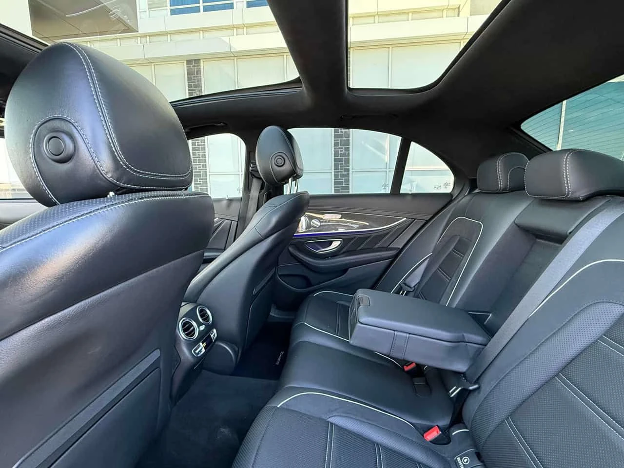 Mercedes-Benz E 63 AMG 4MATIC+ * МАСАЖИ* ДИСТРОНИК* 360 КАМЕРА* ОБДУХВАНЕ, снимка 16 - Автомобили и джипове - 53982952