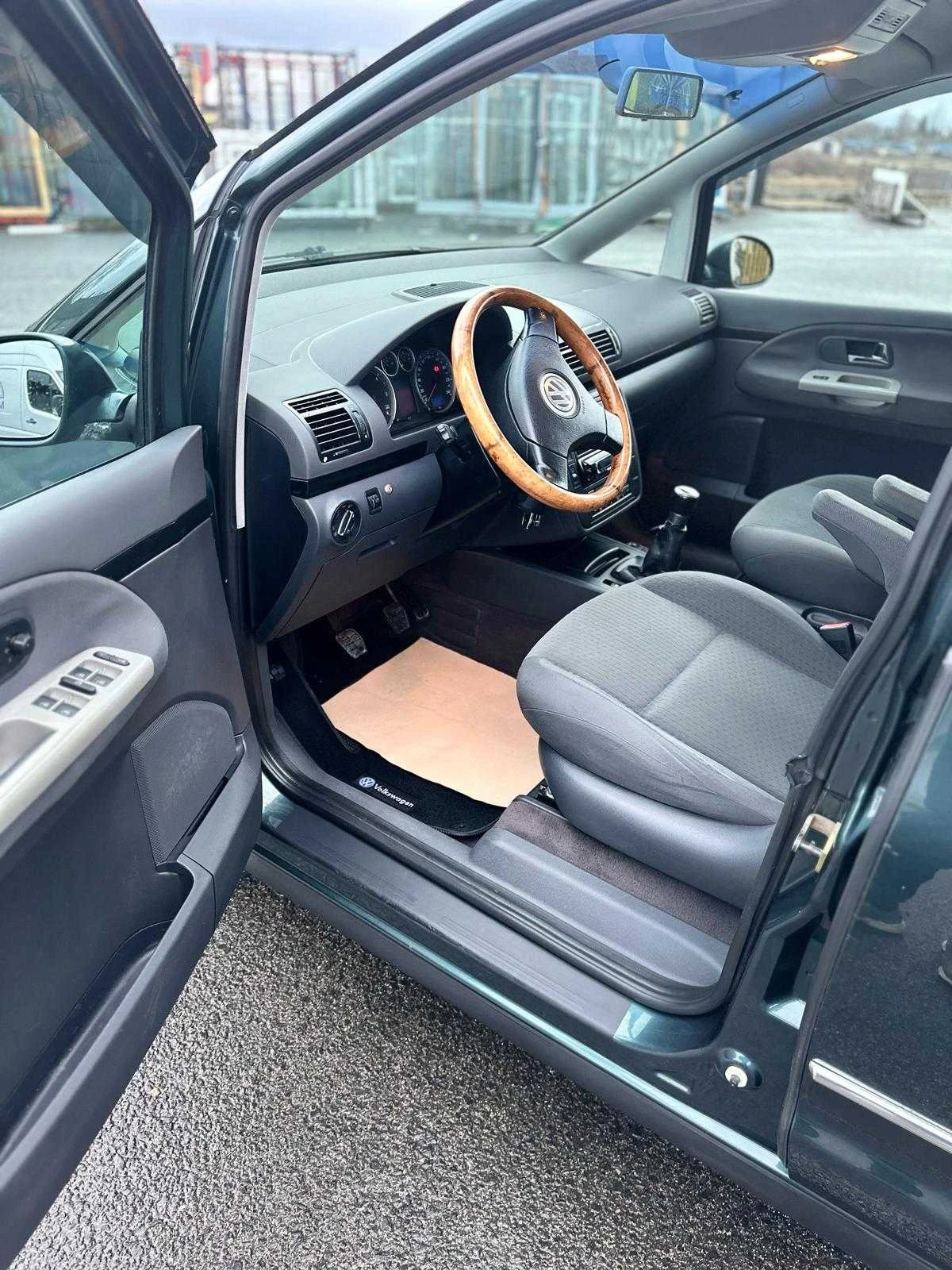 VW Sharan 1.9 TDI, снимка 13 - Автомобили и джипове - 54058970