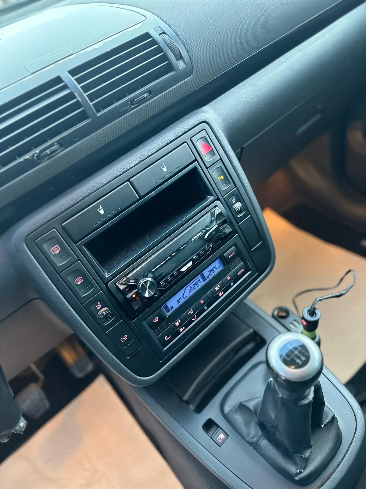 VW Sharan 1.9 TDI, снимка 10 - Автомобили и джипове - 54058970