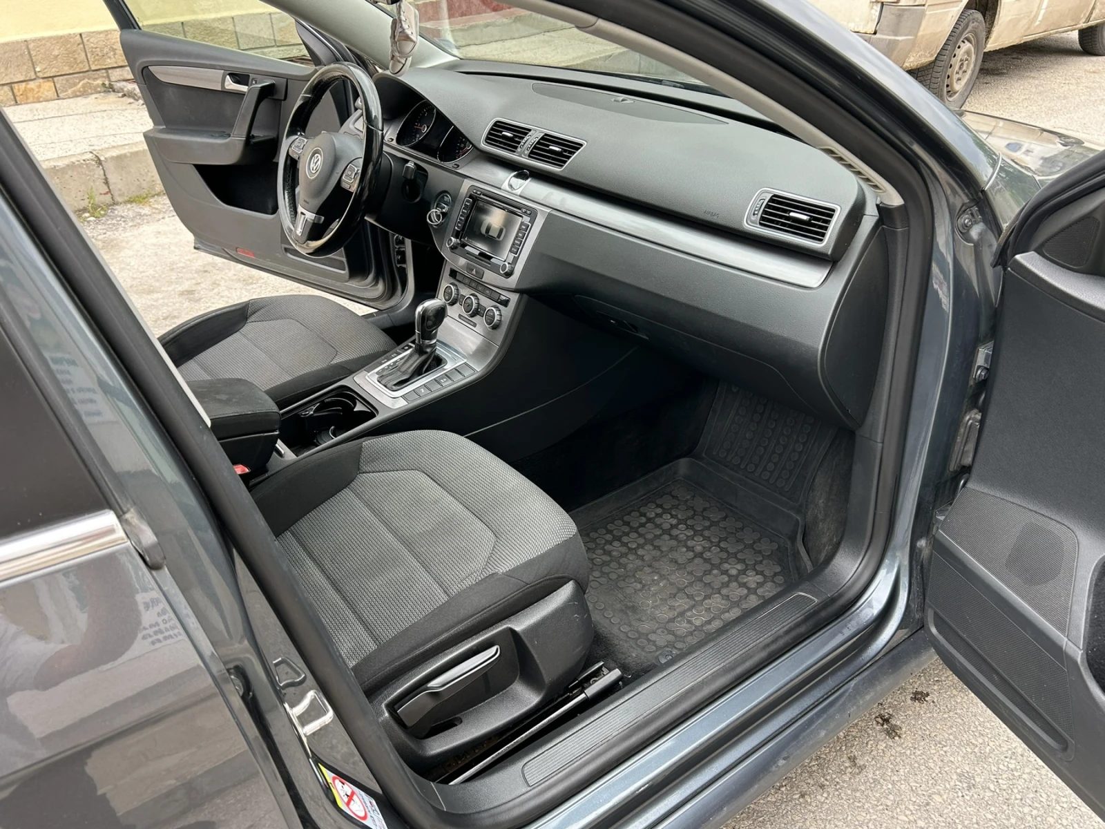 VW Passat 2.0 TDI, снимка 5 - Автомобили и джипове - 54495192