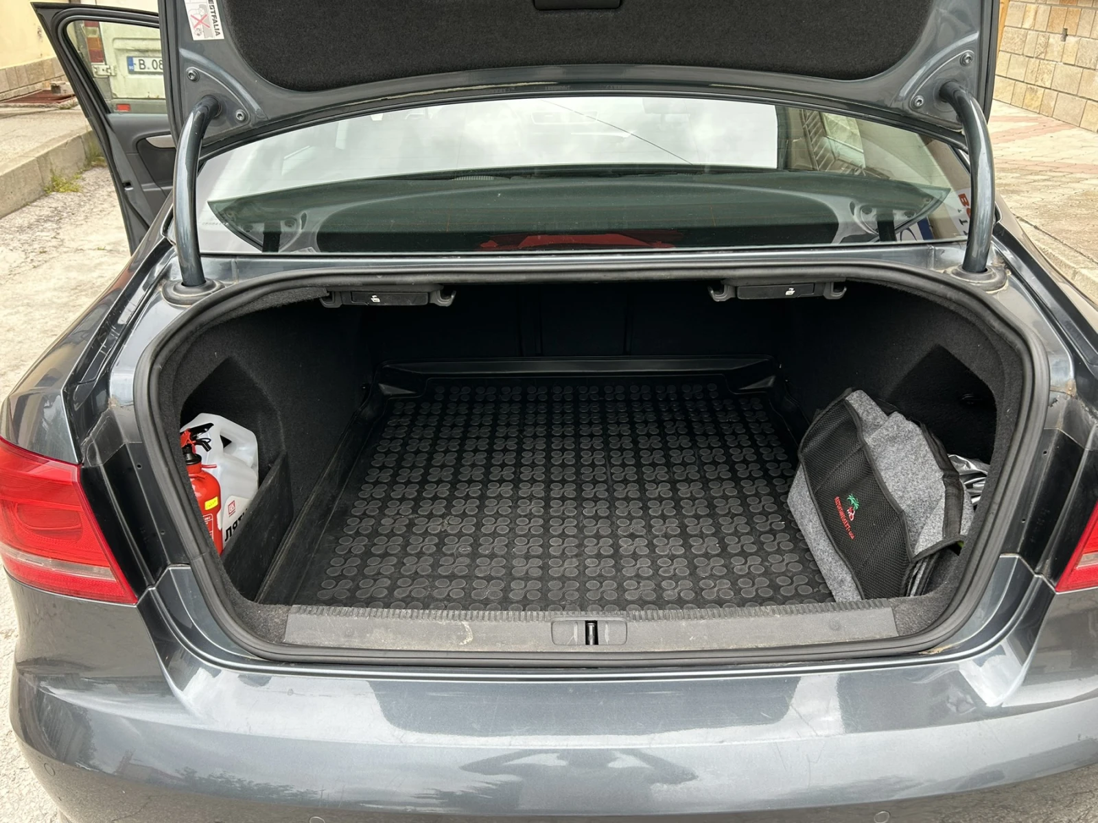 VW Passat 2.0 TDI, снимка 4 - Автомобили и джипове - 54495192