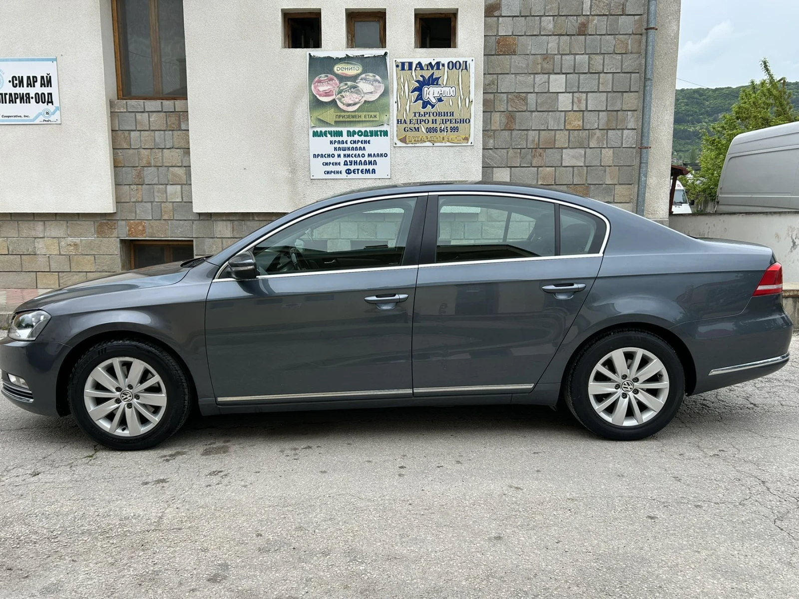 VW Passat 2.0 TDI, снимка 12 - Автомобили и джипове - 54495192