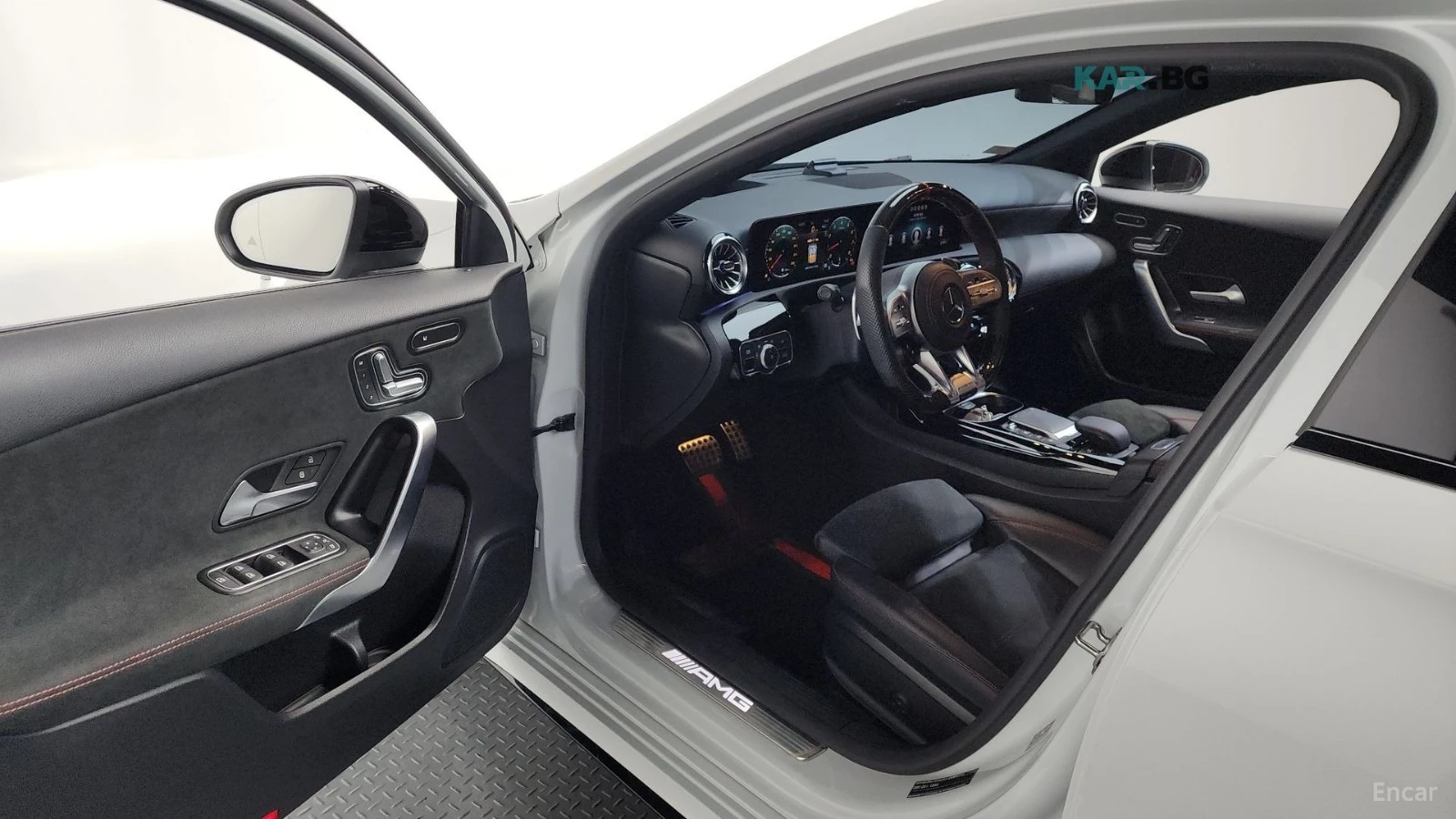 Mercedes-Benz A 45 4MATIC* АЛКАНТАРА* HEADUP* ПАНОРАМА, снимка 5 - Автомобили и джипове - 54567585