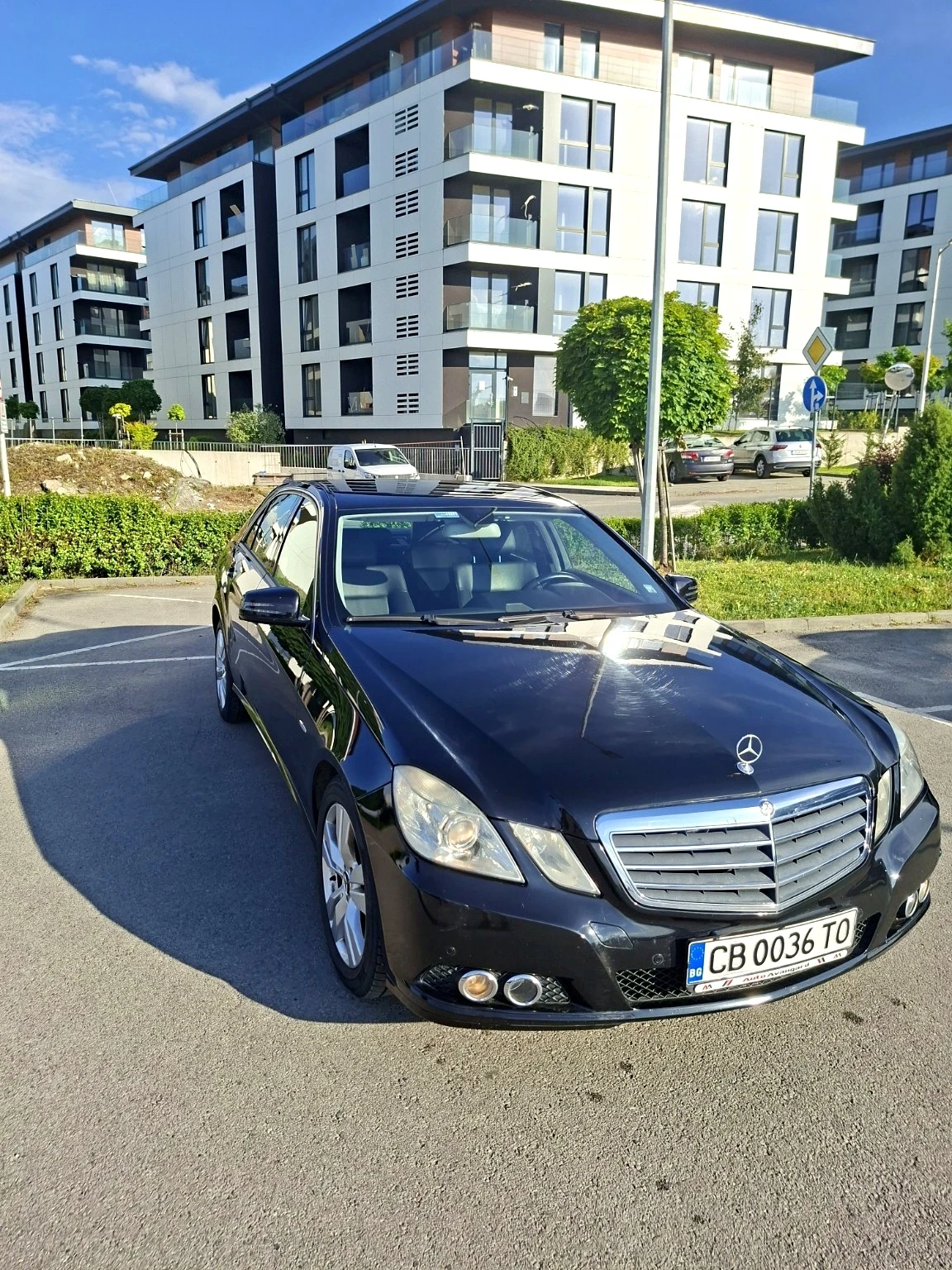 Mercedes-Benz E 220, снимка 2 - Автомобили и джипове - 54768983