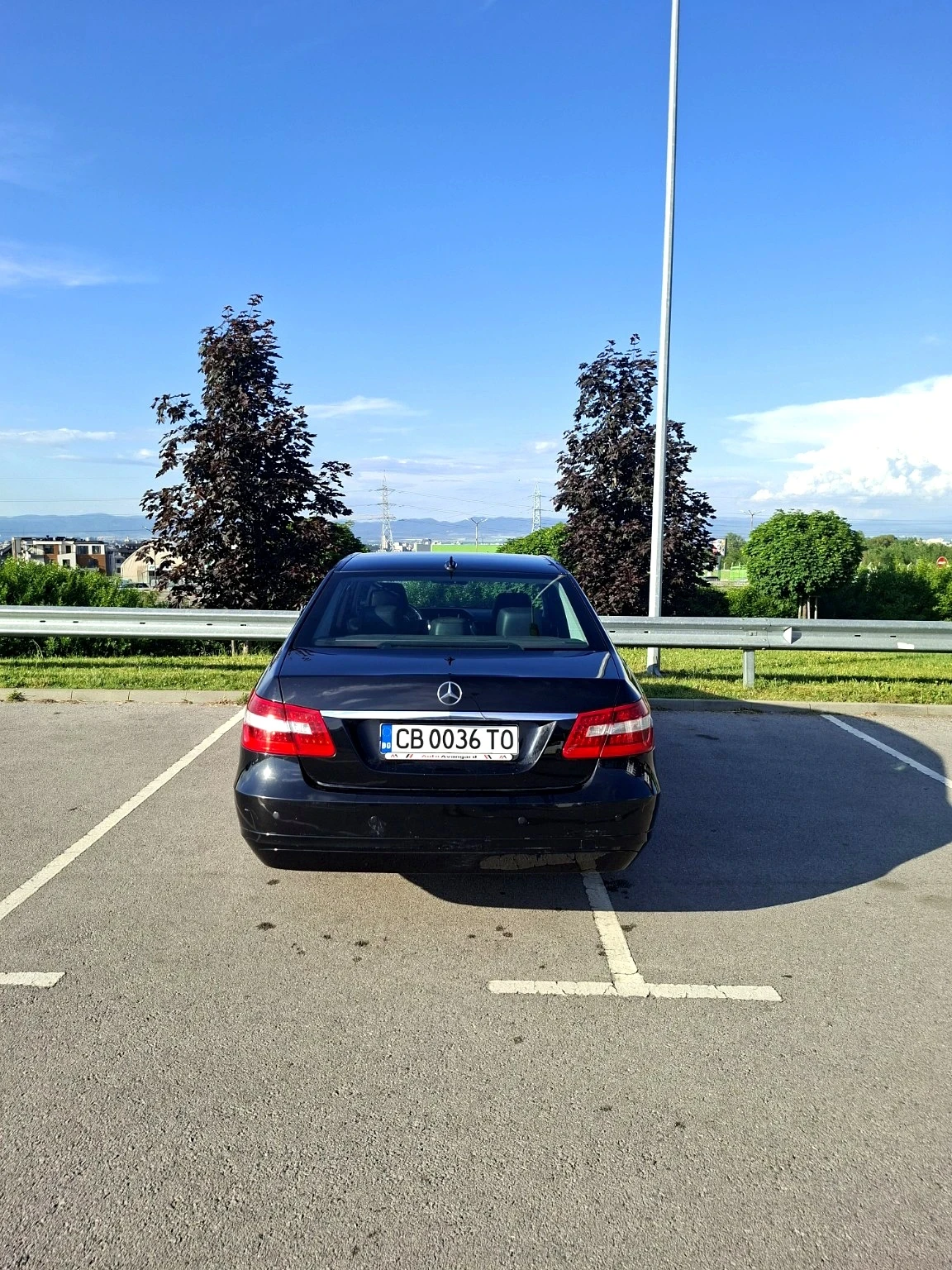 Mercedes-Benz E 220, снимка 4 - Автомобили и джипове - 54768983