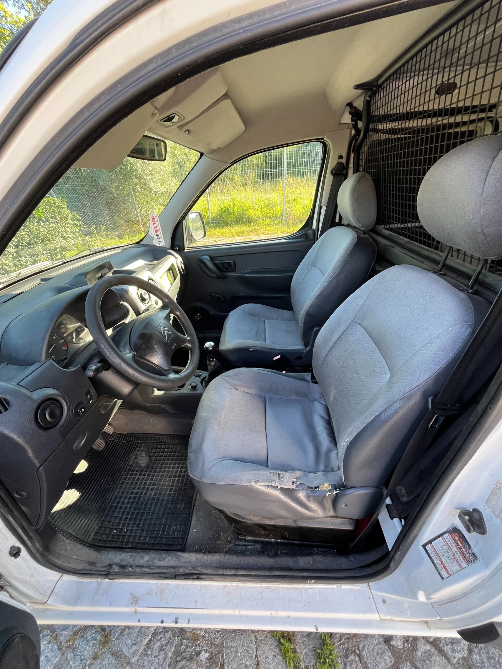 Citroen Berlingo 1.4i, снимка 7 - Автомобили и джипове - 54934319