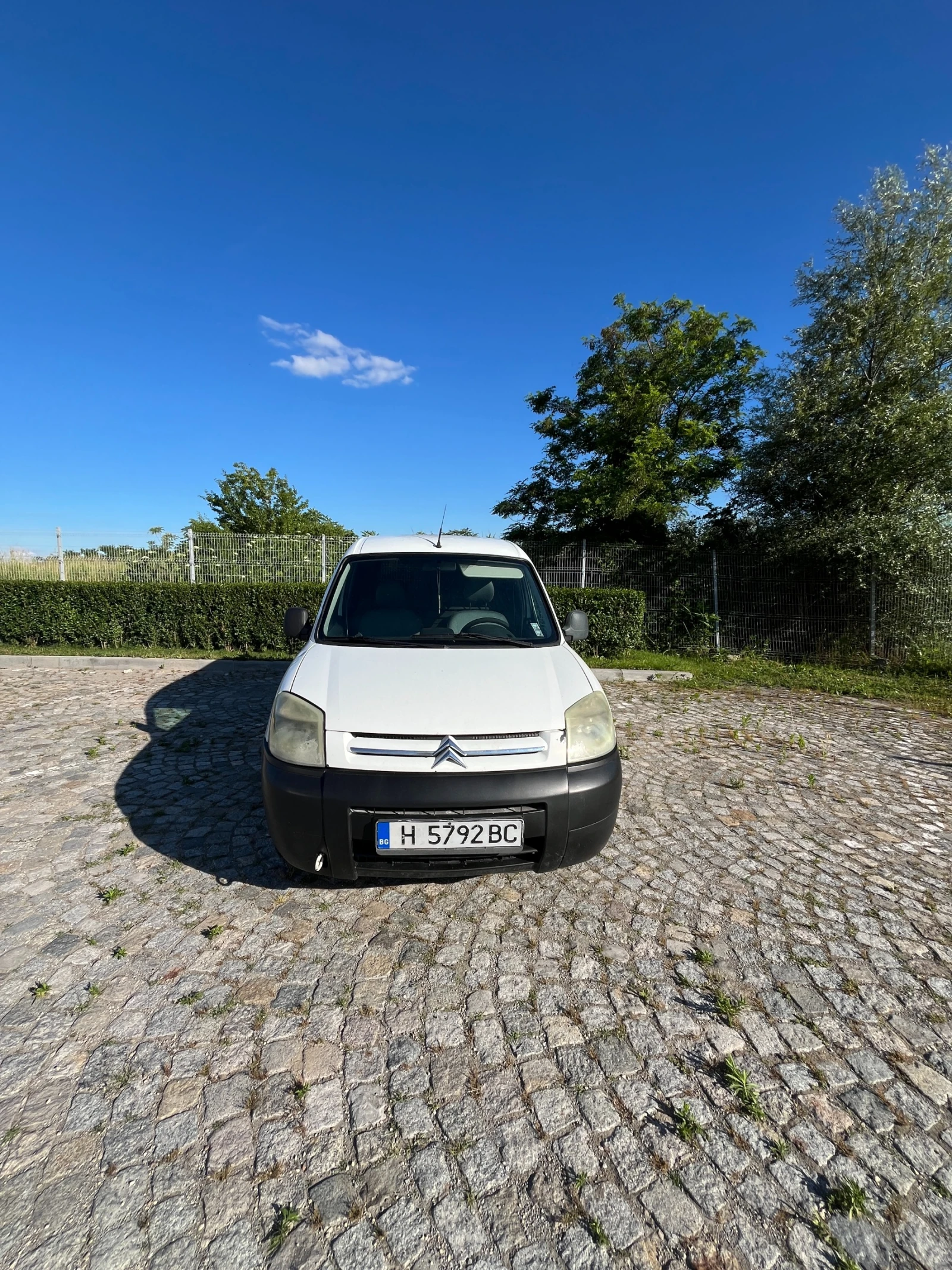 Citroen Berlingo 1.4i, снимка 2 - Автомобили и джипове - 54934319