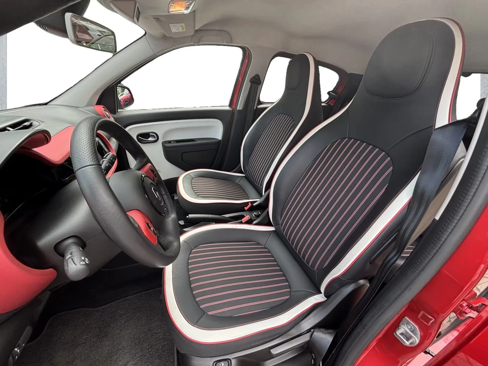 Renault Twingo E-TECH/82HP/TECHNO/CAM/NAVI/LED/CPLAY/417q, снимка 6 - Автомобили и джипове - 54942988