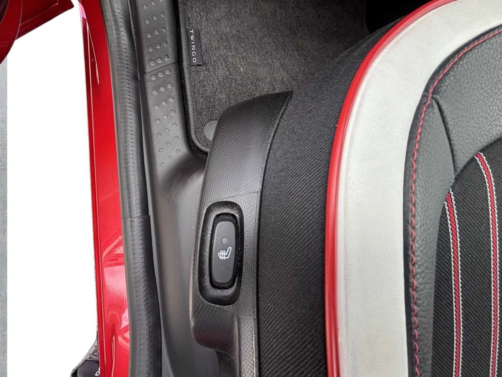 Renault Twingo E-TECH/82HP/TECHNO/CAM/NAVI/LED/CPLAY/417q, снимка 11 - Автомобили и джипове - 54942988