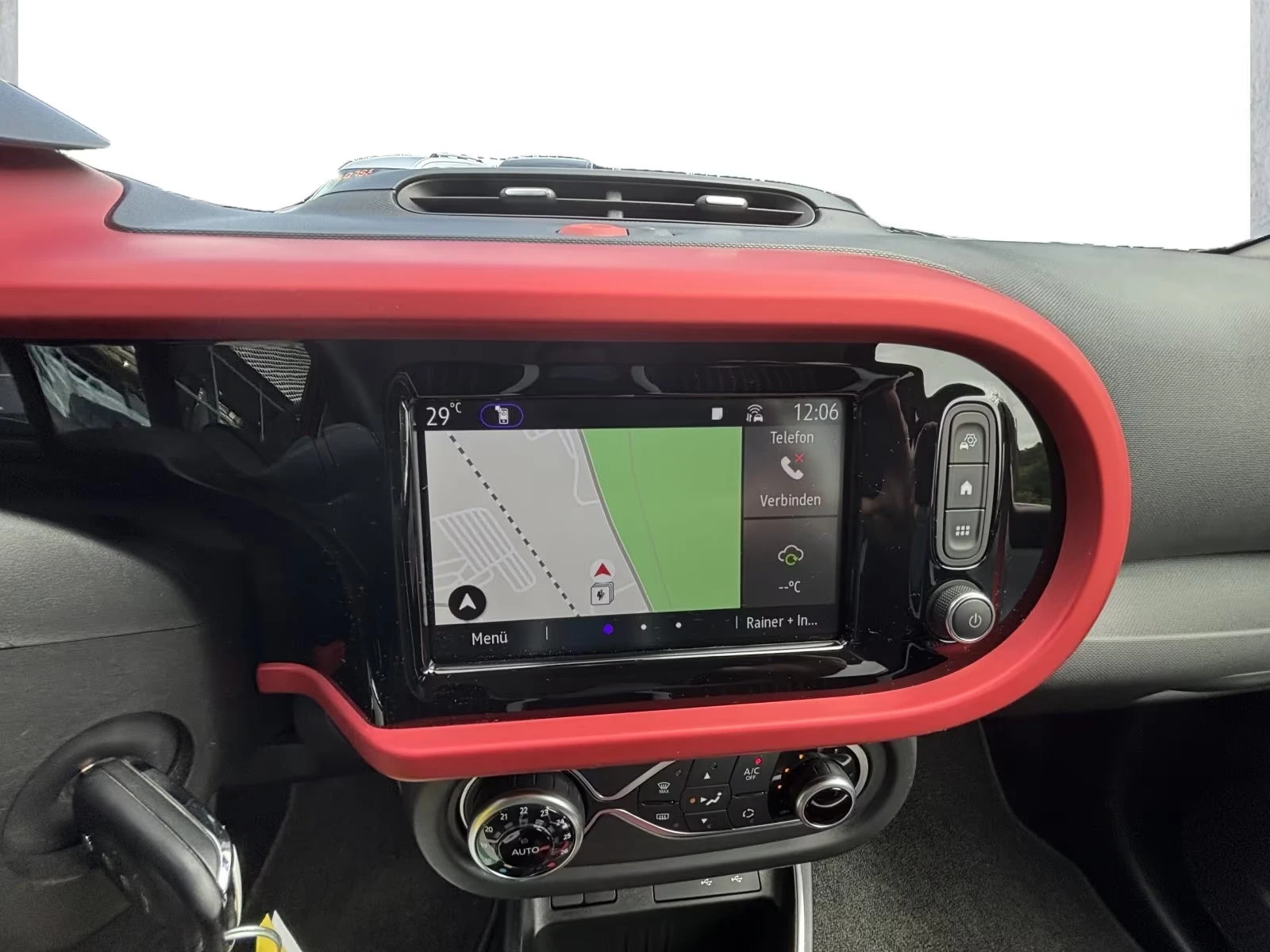 Renault Twingo E-TECH/82HP/TECHNO/CAM/NAVI/LED/CPLAY/417q, снимка 8 - Автомобили и джипове - 54942988
