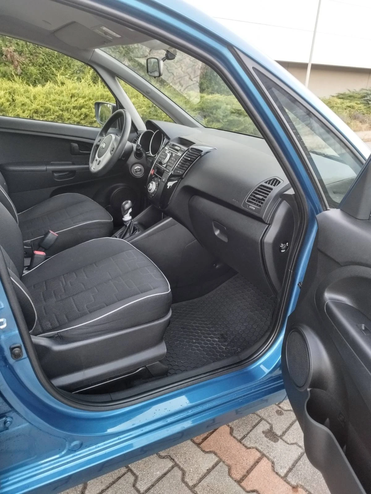 Kia Venga 1.4CRDI, 90 к.с.| 6-скорости | КЛИМАТРОНИК | , снимка 8 - Автомобили и джипове - 54974947