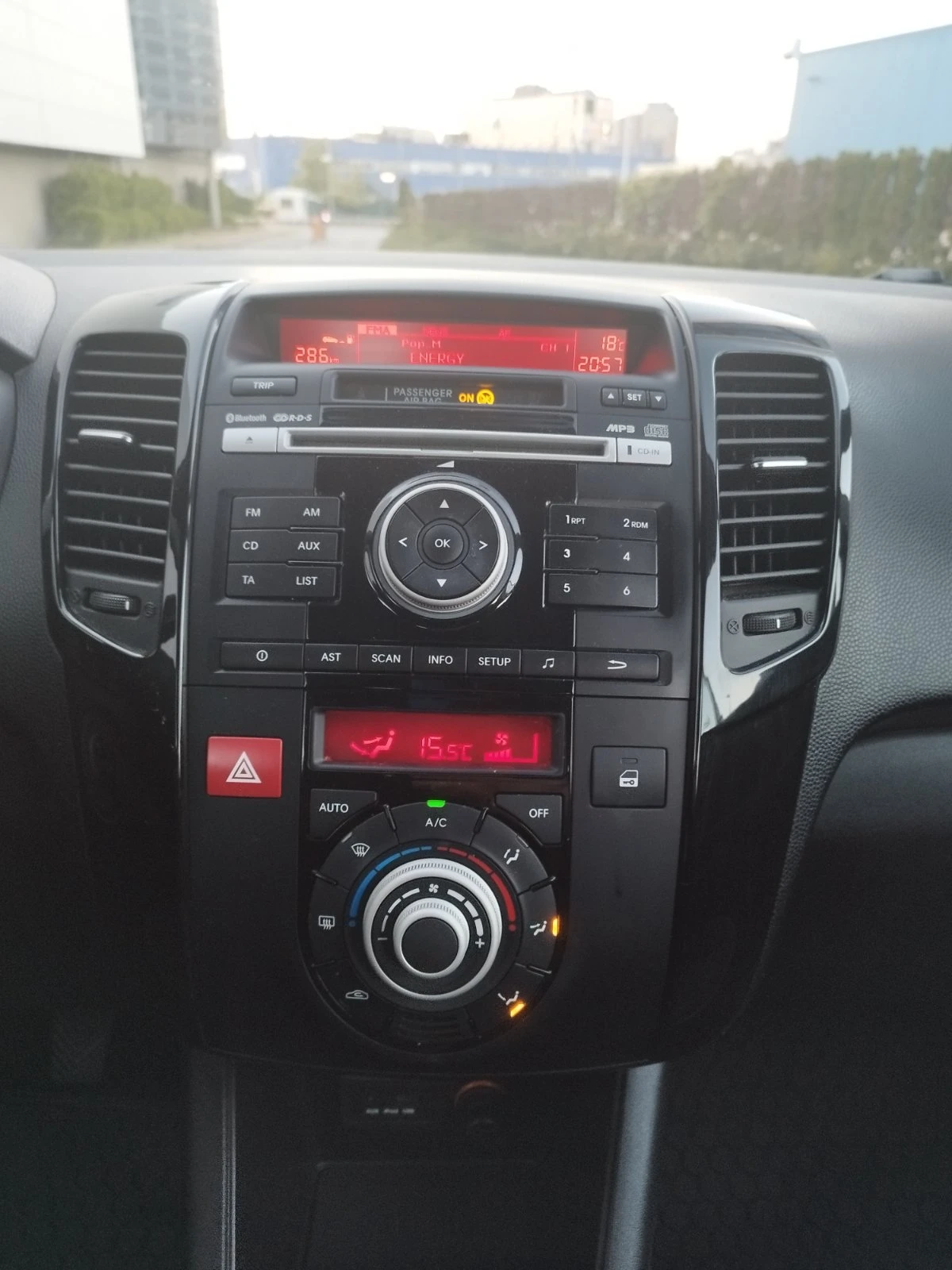 Kia Venga 1.4CRDI, 90 к.с.| 6-скорости | КЛИМАТРОНИК | , снимка 14 - Автомобили и джипове - 54974947
