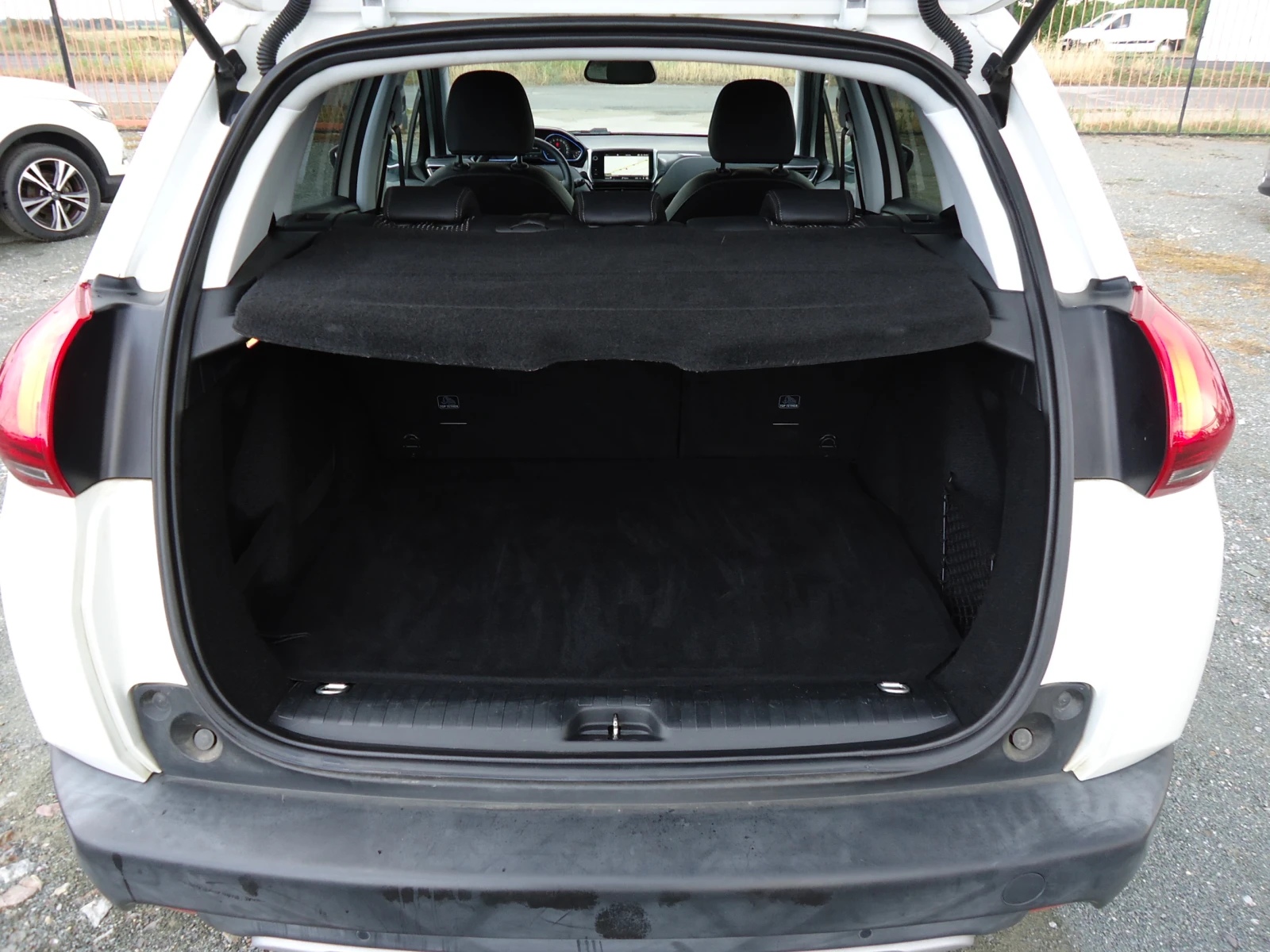 Peugeot 2008 1.5 BlueHDI АВТОМАТИК, снимка 10 - Автомобили и джипове - 55352171