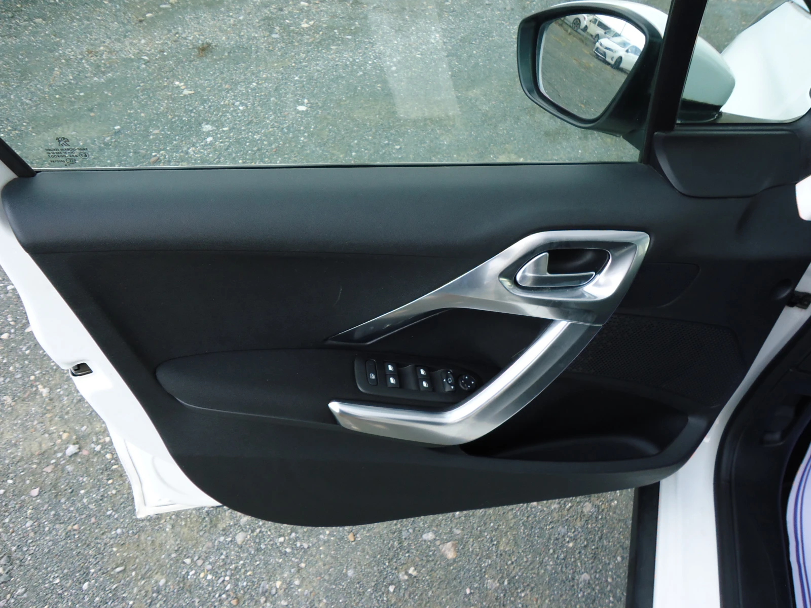 Peugeot 2008 1.5 BlueHDI АВТОМАТИК, снимка 8 - Автомобили и джипове - 55352171