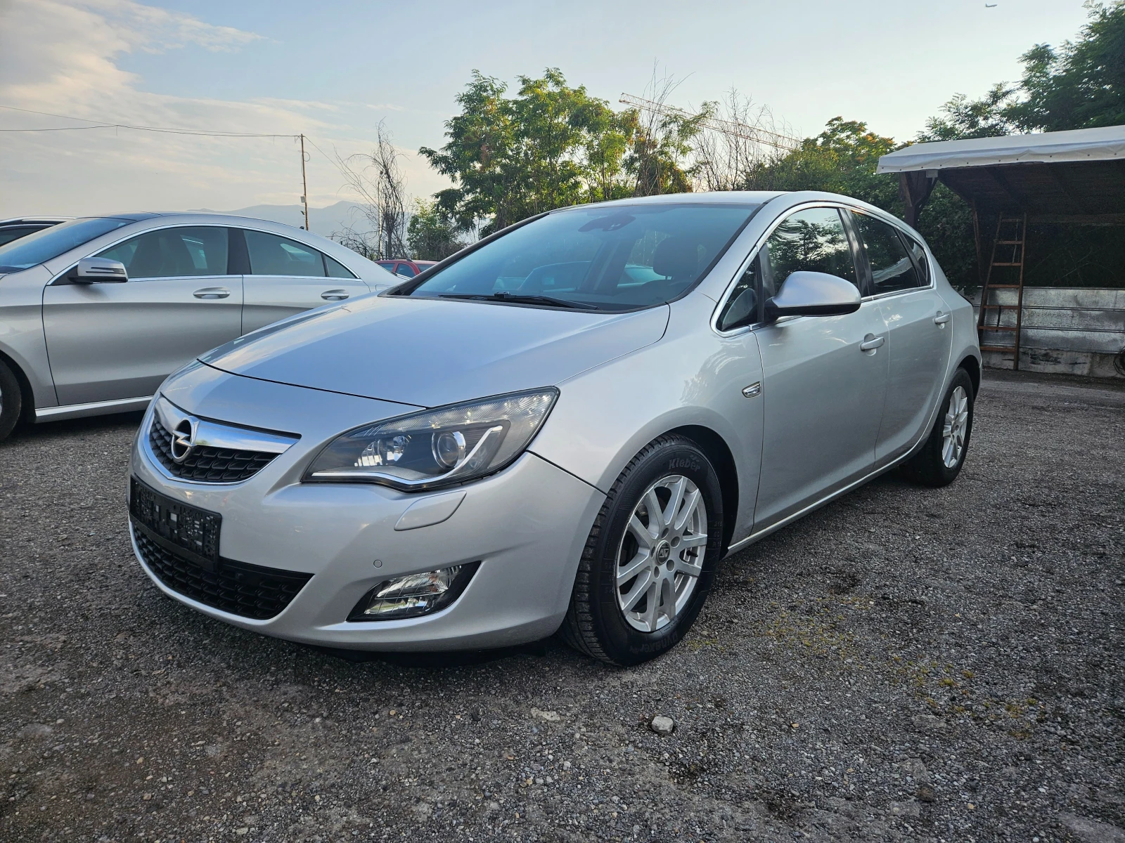 Opel Astra 2.0CDTI НАВИГАЦИЯ-КСЕНОН-АВТОМАТИК-ПЕРФЕКТНА, снимка 2 - Автомобили и джипове - 55442289