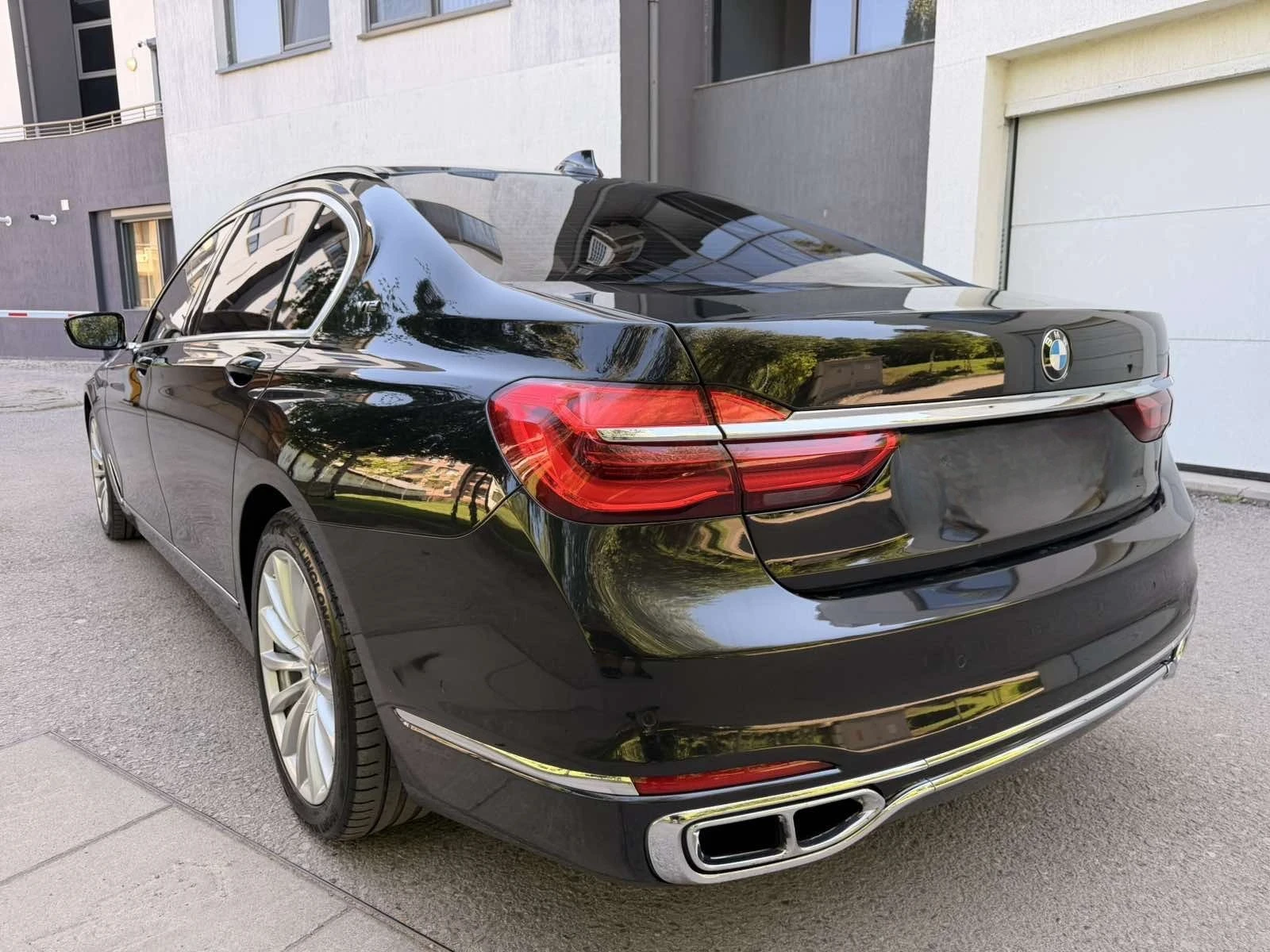 BMW 740 d / LONG / ОБСЛУЖЕН ДВИГАТЕЛ / FULL, снимка 5 - Автомобили и джипове - 55505147