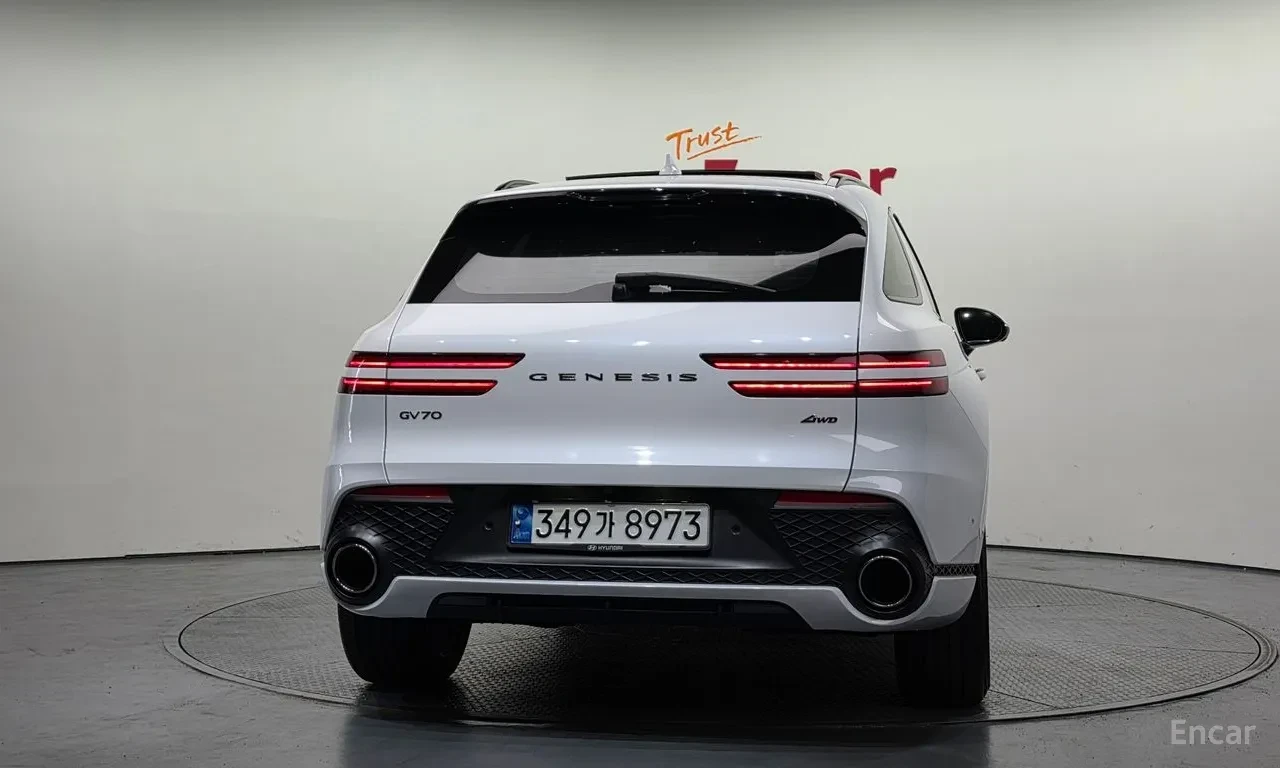 Genesis GV70 Pano* 360* Обдух* Подгрев* HUD* Масажи* , снимка 3 - Автомобили и джипове - 55792466