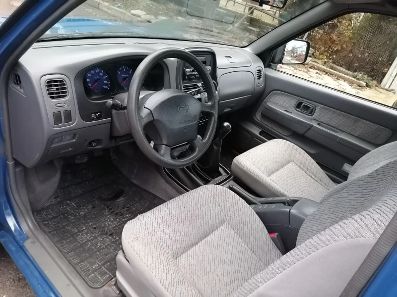 Nissan Navara 2.5 TDI 103 k.s, снимка 10 - Автомобили и джипове - 43230953