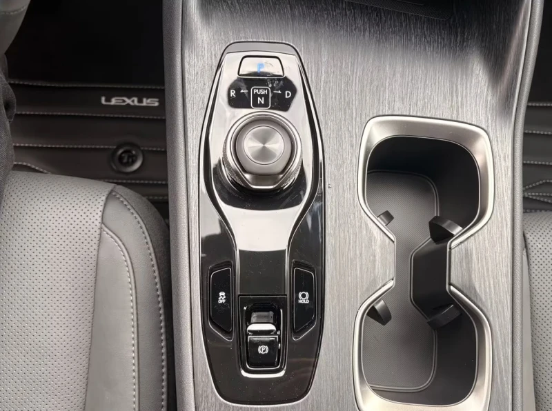 Lexus RZ 350e/227HP/EXECUTIVE/360/NAVI/CPLAY/ACC/KLESS/805g, снимка 13 - Автомобили и джипове - 53558634