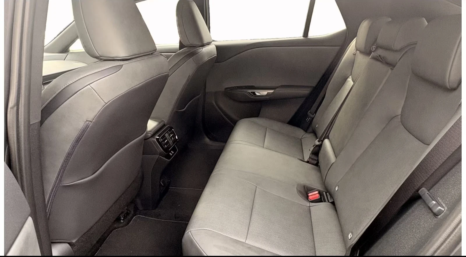 Lexus RZ 350e/227HP/EXECUTIVE/360/NAVI/CPLAY/ACC/KLESS/805g | Mobile.bg � ����������� 15