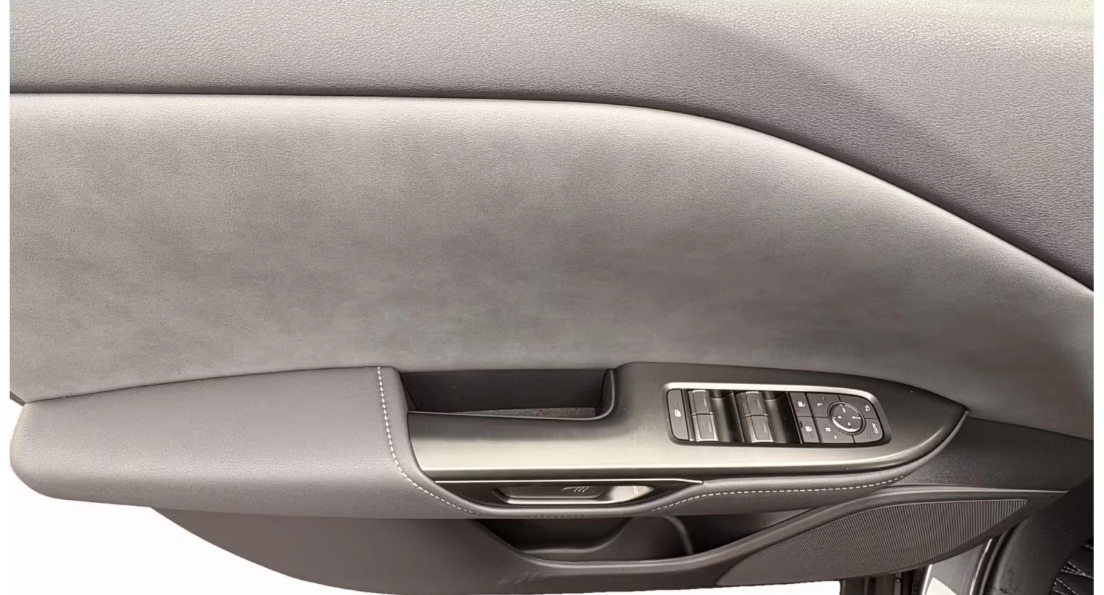 Lexus RZ 350e/227HP/EXECUTIVE/360/NAVI/CPLAY/ACC/KLESS/805g | Mobile.bg � ����������� 14