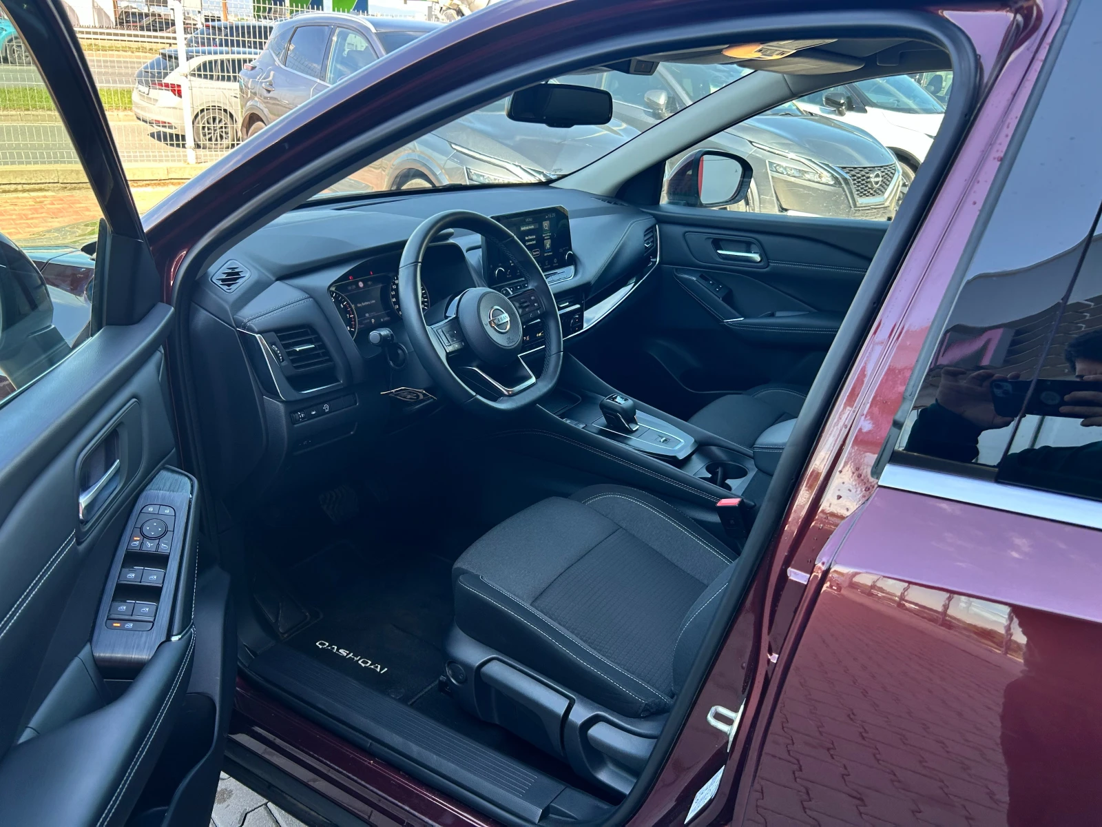 Nissan Qashqai 1.3 DDT N-Connecta A/T 4x2, снимка 4 - Автомобили и джипове - 54628169