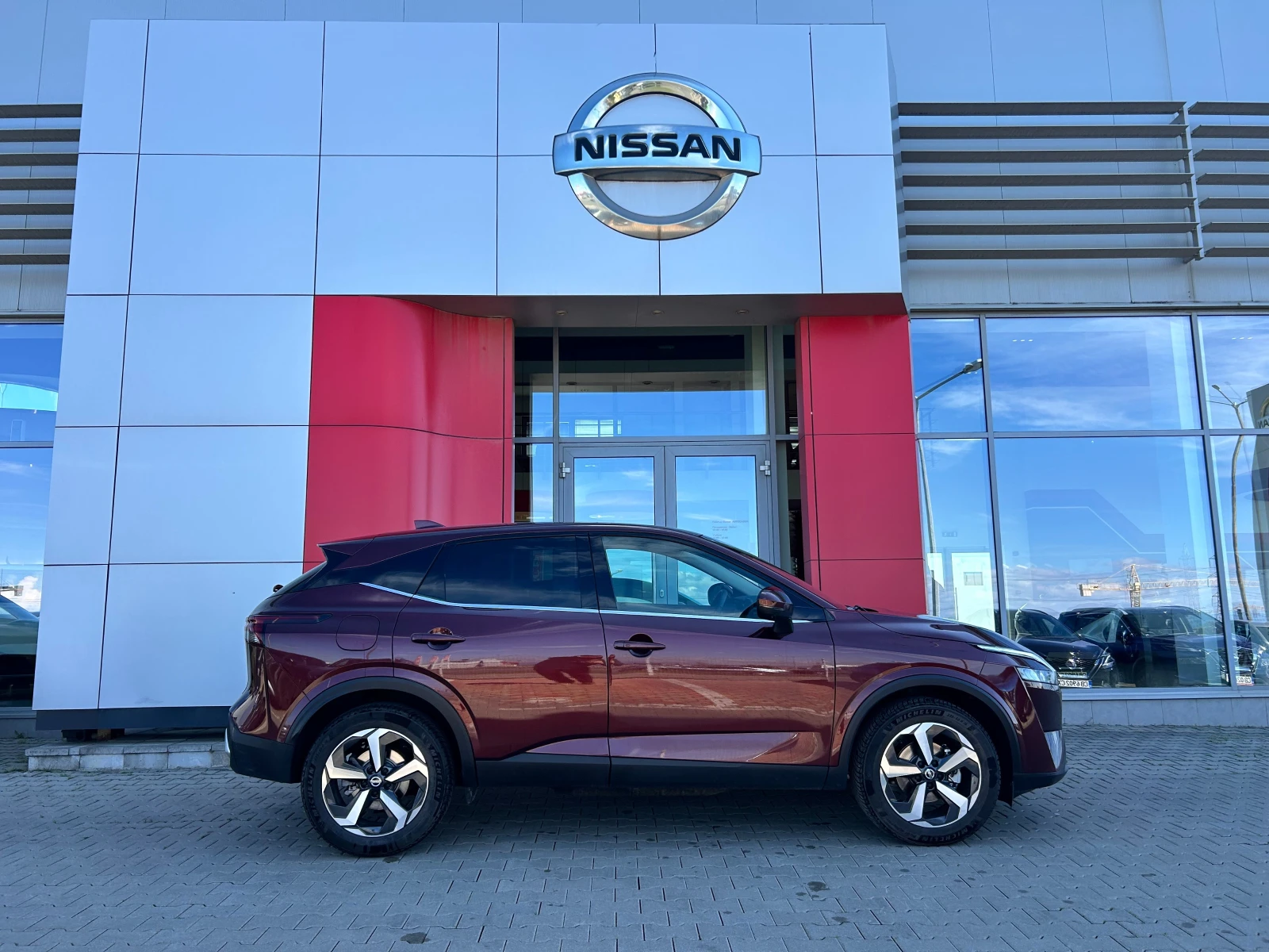 Nissan Qashqai 1.3 DDT N-Connecta A/T 4x2, снимка 2 - Автомобили и джипове - 54628169