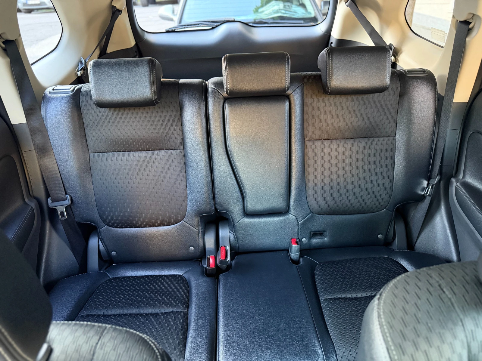 Mitsubishi Outlander, снимка 12 - Автомобили и джипове - 55003453