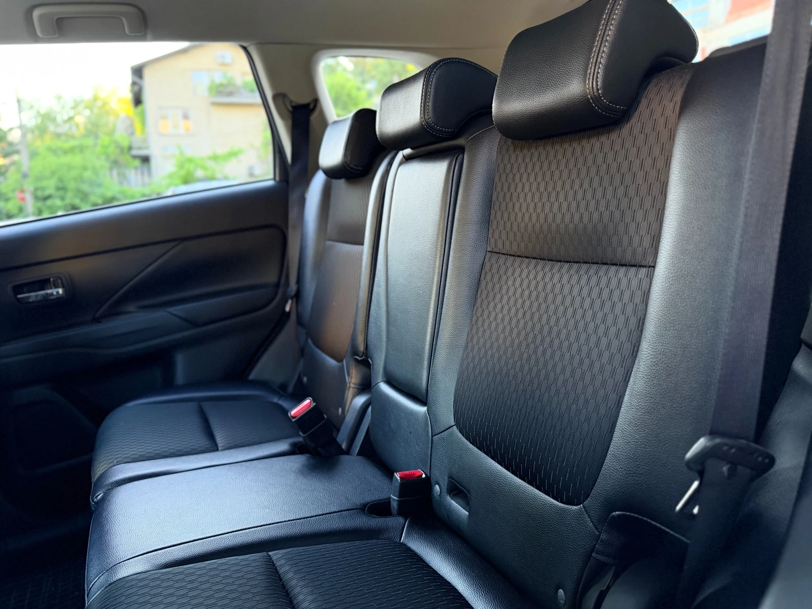 Mitsubishi Outlander, снимка 11 - Автомобили и джипове - 55003453