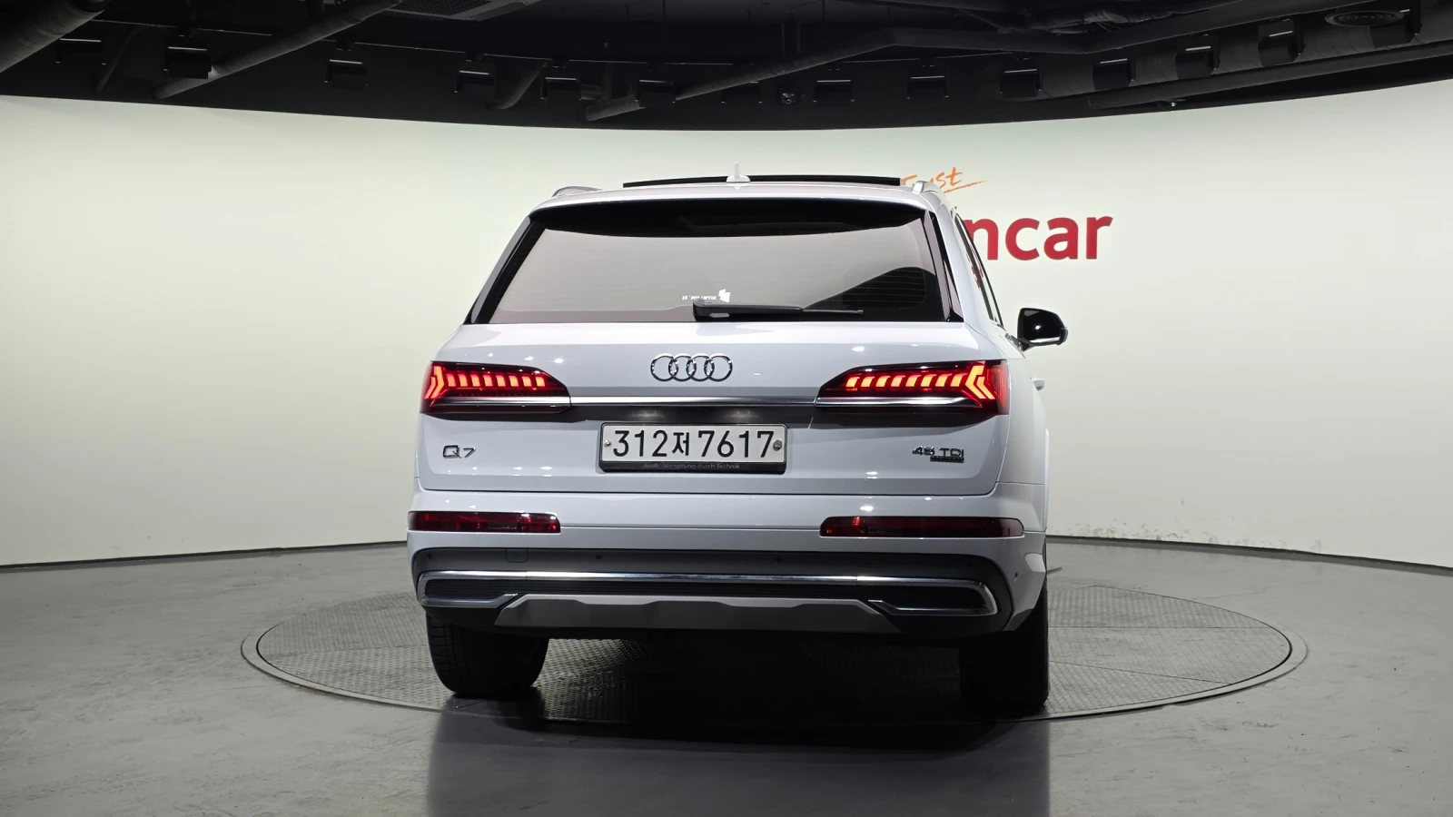 Audi Q7 45 TDI * DIS * ОБДУХ * HUD * ПАНО360, снимка 4 - Автомобили и джипове - 55175807