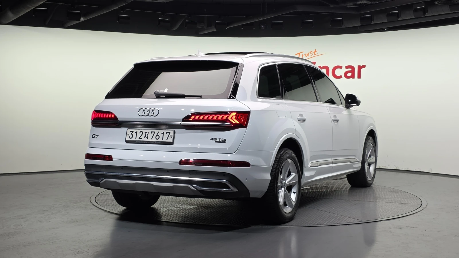 Audi Q7 45 TDI * DIS * ОБДУХ * HUD * ПАНО360, снимка 3 - Автомобили и джипове - 55175807
