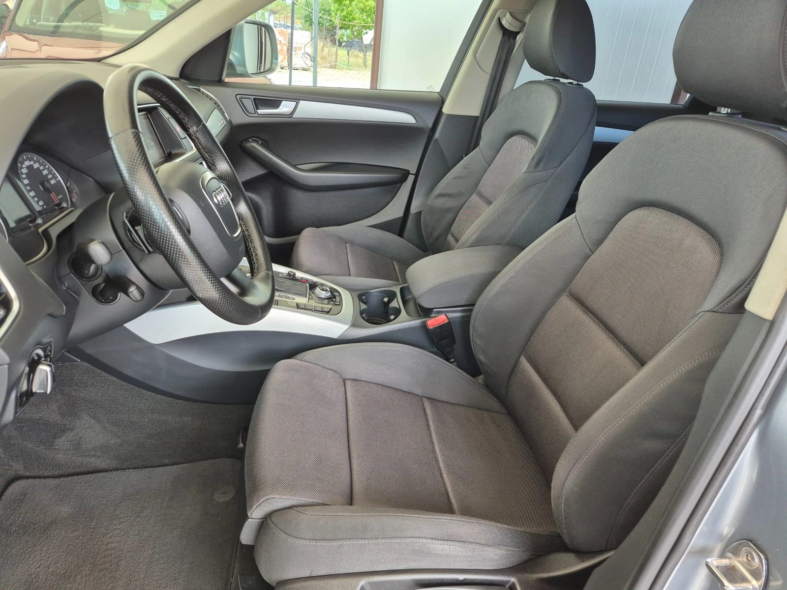 Audi Q5 2.0 TDI, снимка 11 - Автомобили и джипове - 55212709
