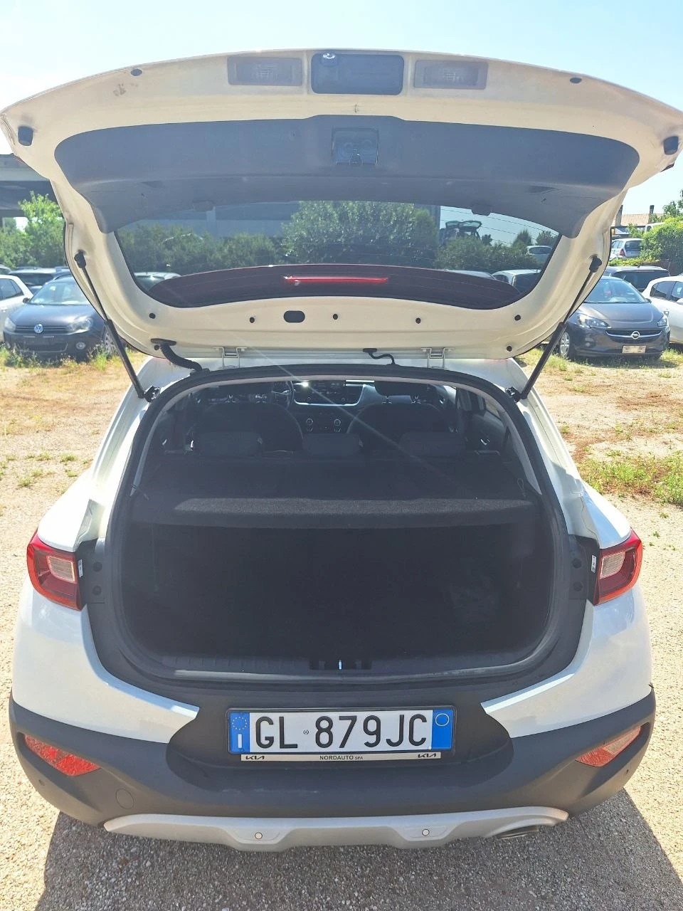 Kia Stonic 1.2 BENZIN GAZ NAVI CAMERA CAR PLAY 181000км 100%, снимка 11 - Автомобили и джипове - 55504815