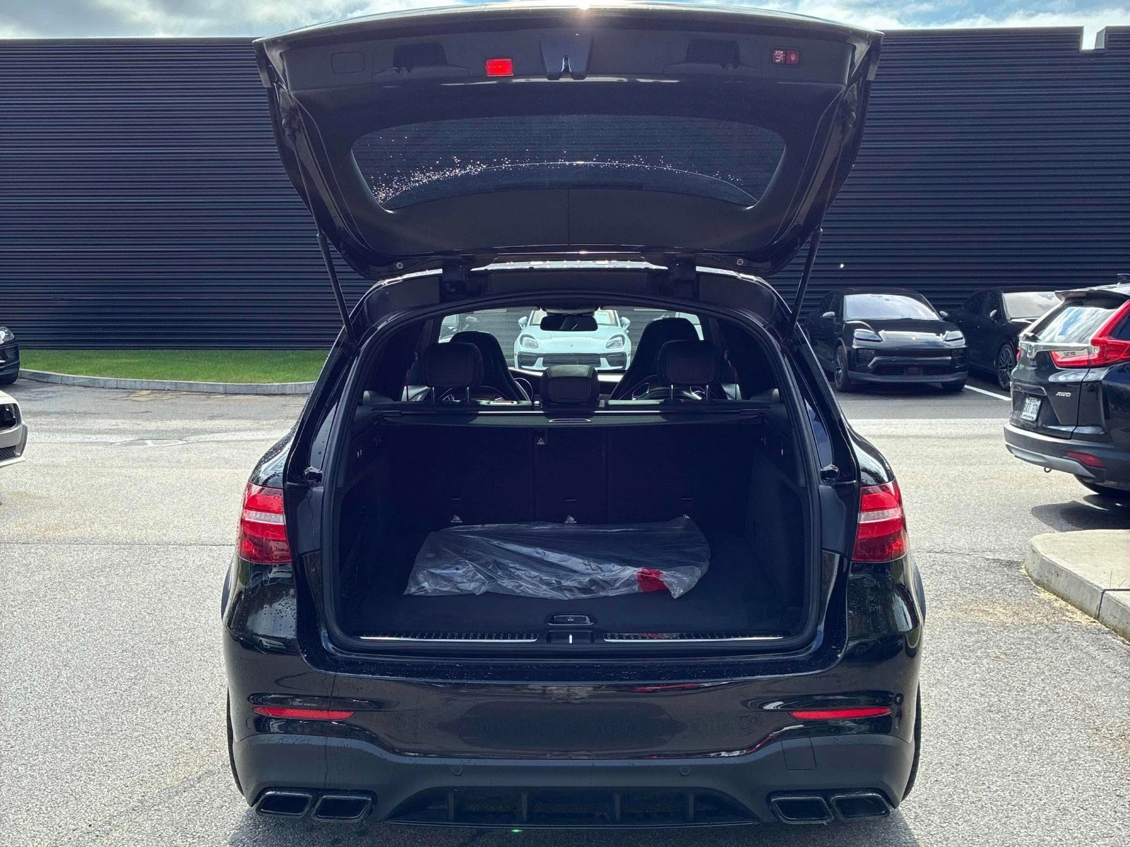 Mercedes-Benz GLC 63 AMG Цена до България & АвтоКредит, снимка 12 - Автомобили и джипове - 56180462