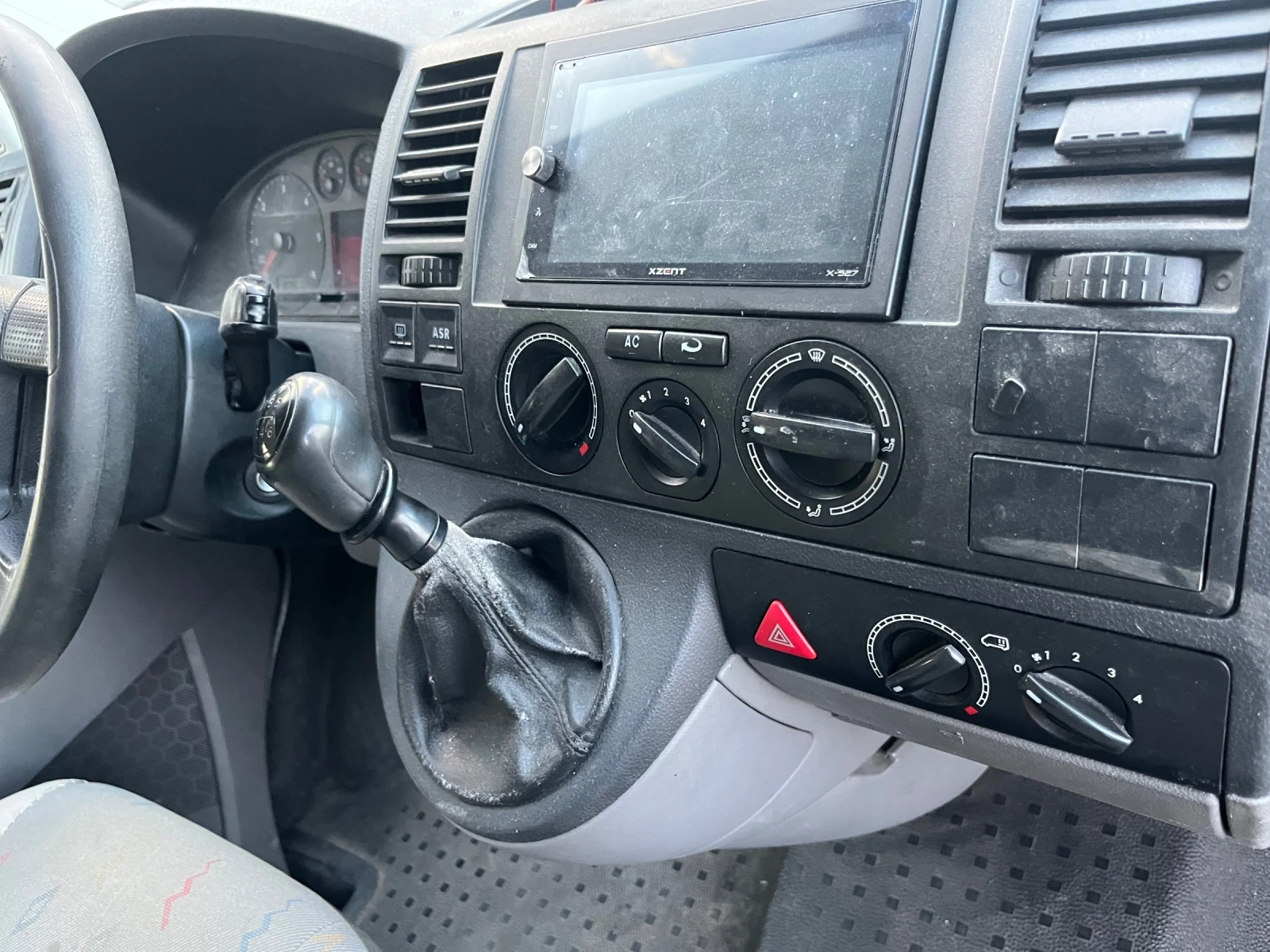 VW Transporter 2.5TDI Клима, снимка 8 - Бусове и автобуси - 55974747