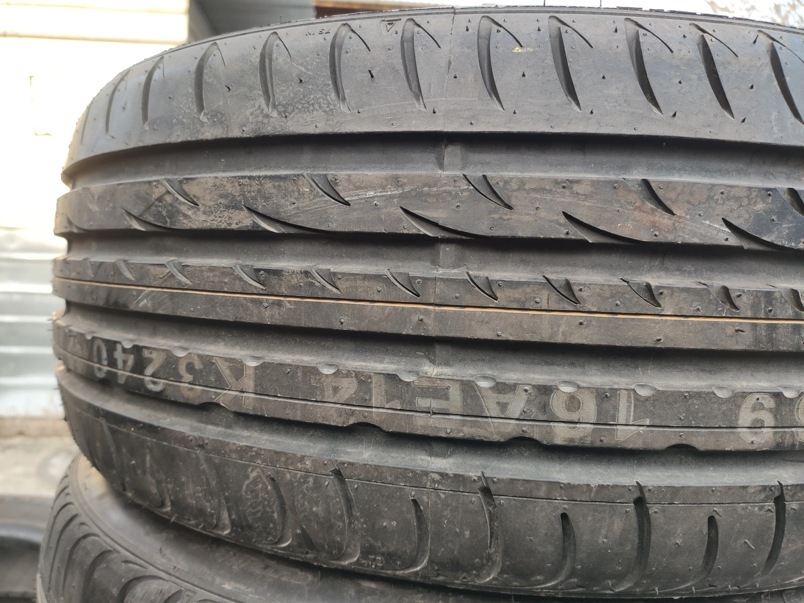 Гуми Летни 225/40R19, снимка 3 - Гуми и джанти - 54086493