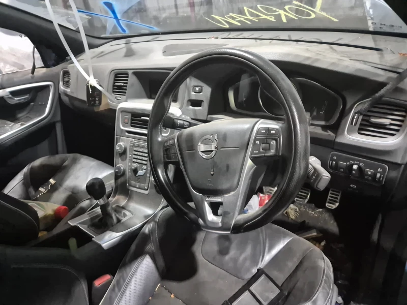 Volvo S60 2.0D3части, снимка 7 - Автомобили и джипове - 14116086