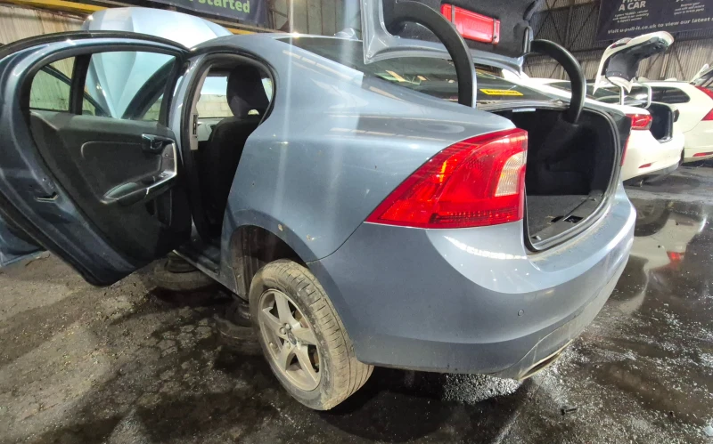 Volvo S60 2.0D3части, снимка 2 - Автомобили и джипове - 14116086
