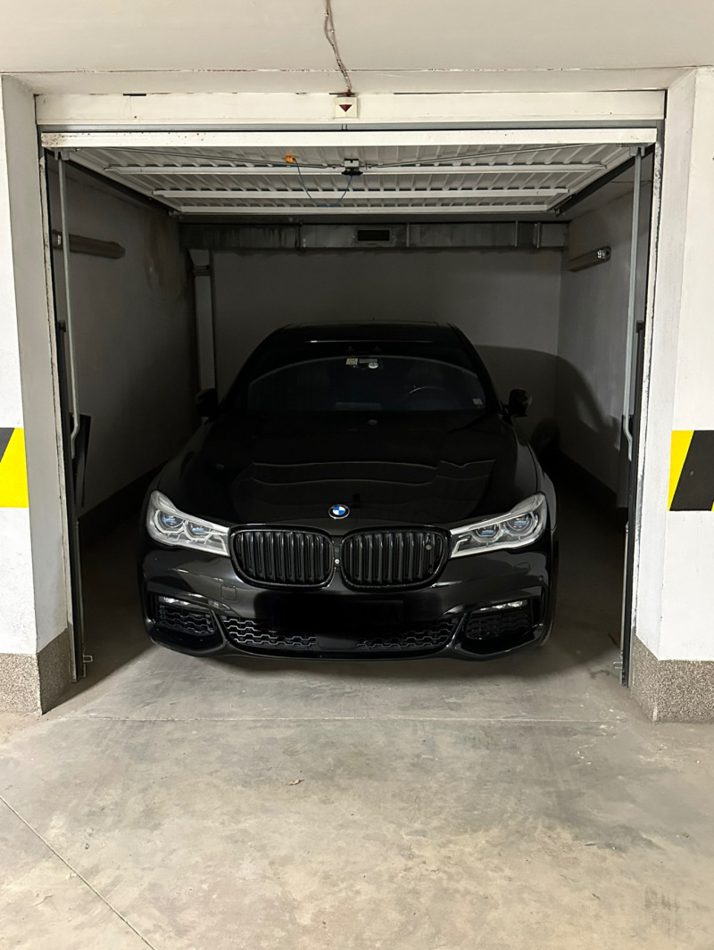 BMW 750 Xdrive Shadow line, снимка 12 - Автомобили и джипове - 46408554