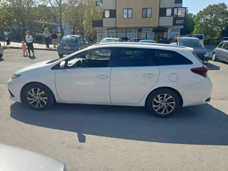 Toyota Auris, снимка 4 - Автомобили и джипове - 47257485