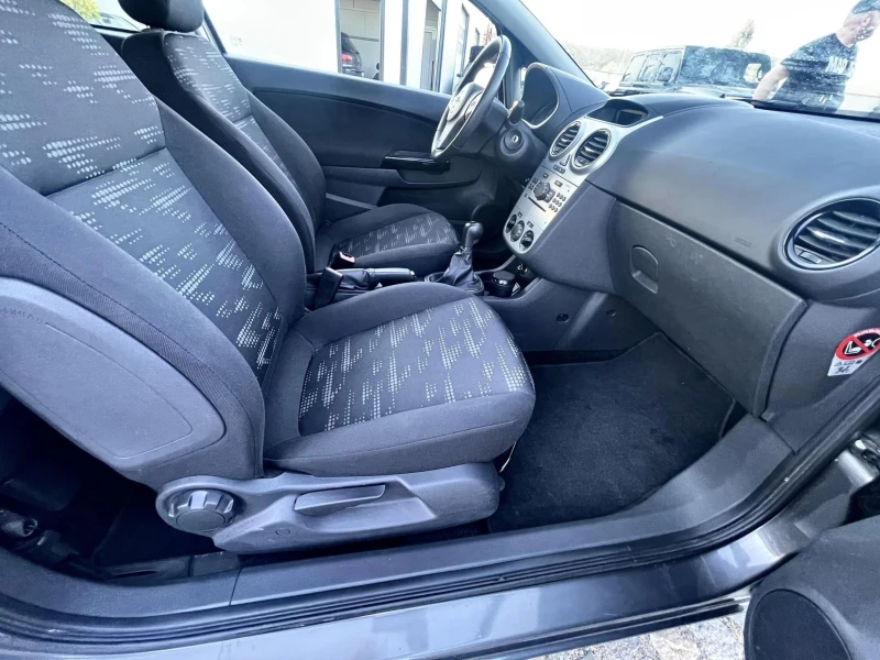 Opel Corsa 1.2 , снимка 11 - Автомобили и джипове - 47383470