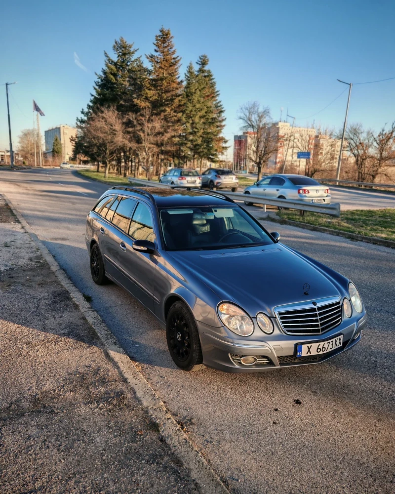 Mercedes-Benz E 220, снимка 2 - Автомобили и джипове - 48382577