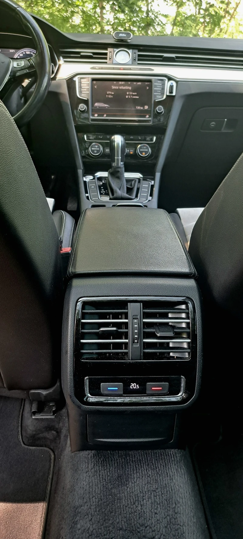 VW Passat 2.0 150к.с. Digital* Distronic* , снимка 12 - Автомобили и джипове - 52265044