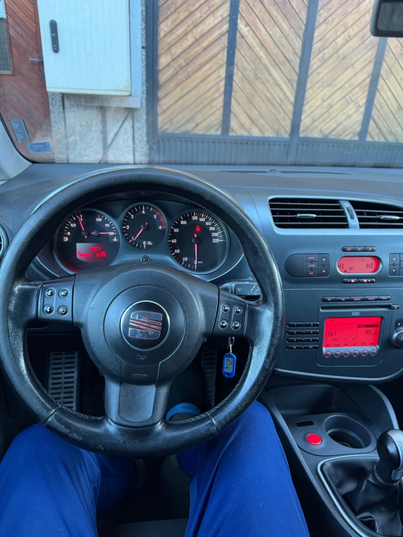 Seat Leon 1.9 TDI 105, снимка 9 - Автомобили и джипове - 52905737