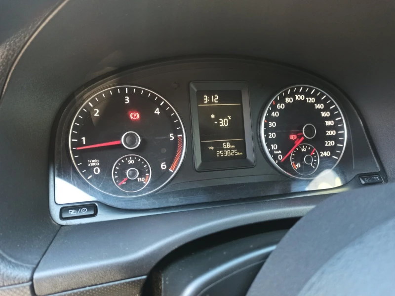 VW Caddy Maxi, снимка 8 - Автомобили и джипове - 53163388